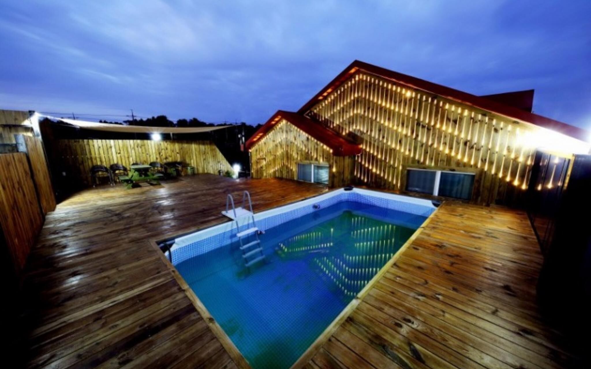 Seogwipo Jijunghae Pool Villa Pension