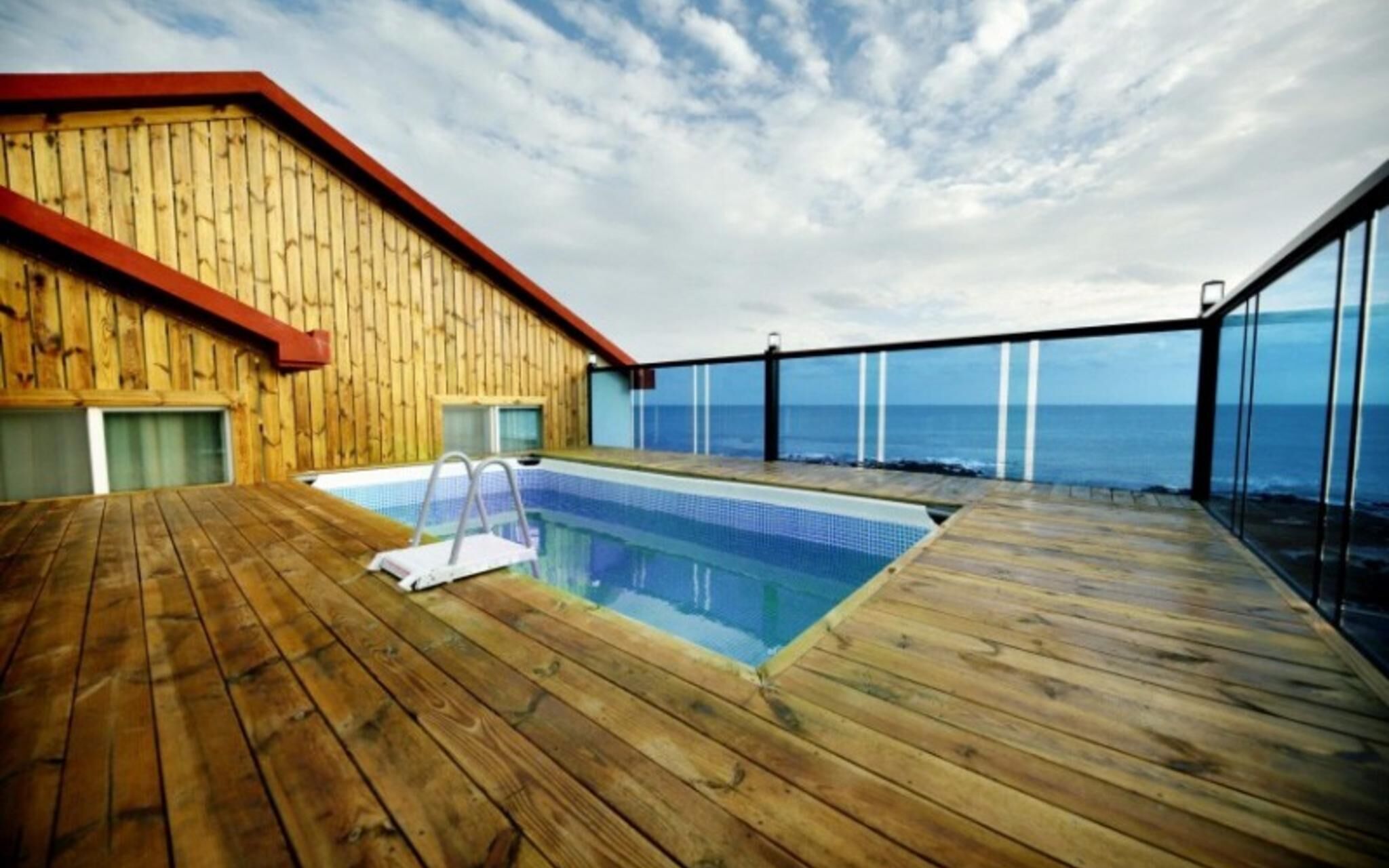 Seogwipo Jijunghae Pool Villa Pension