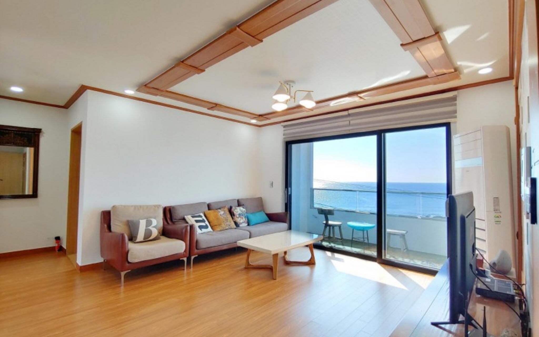 Seogwipo Jijunghae Pool Villa Pension
