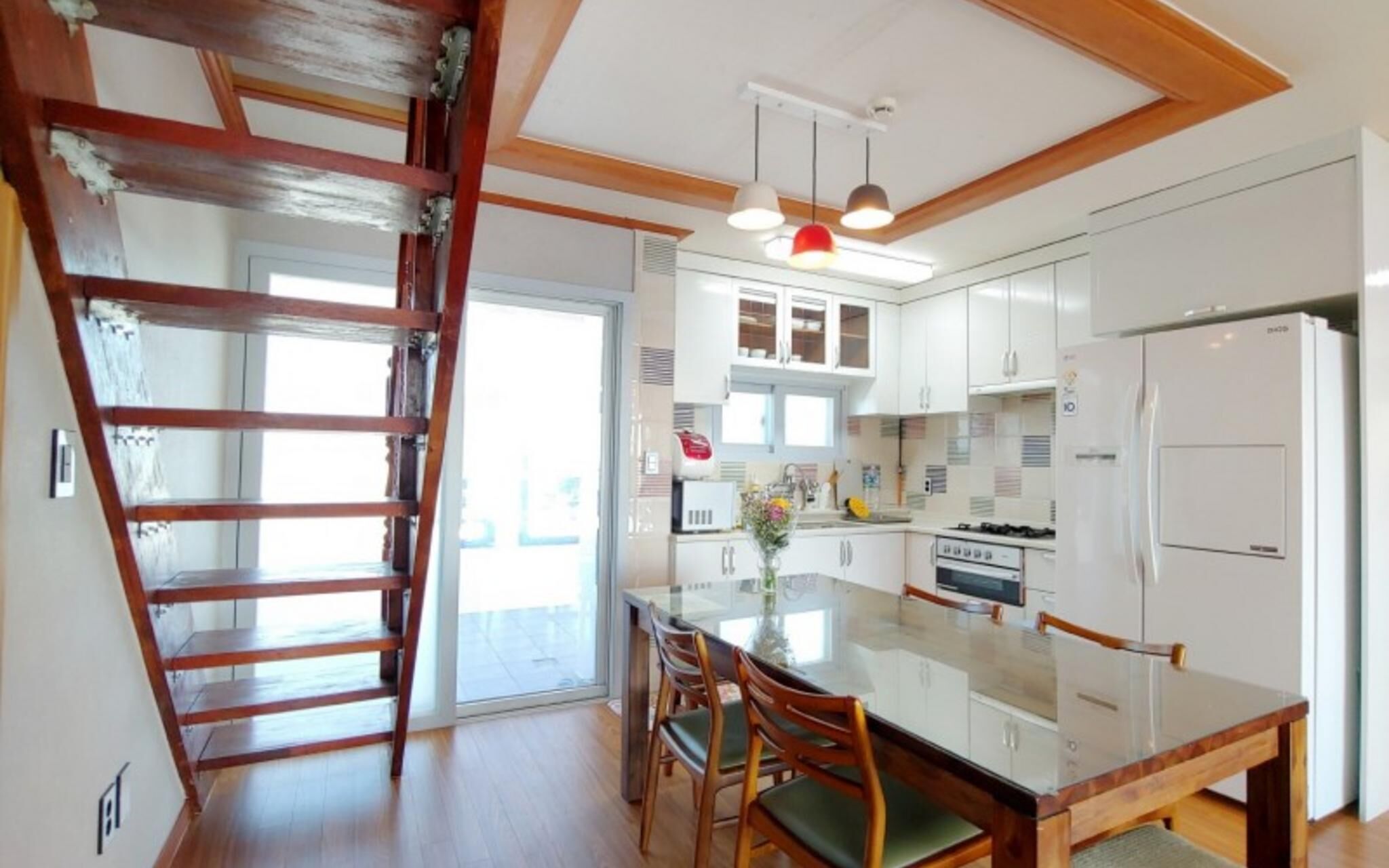 Seogwipo Jijunghae Pool Villa Pension