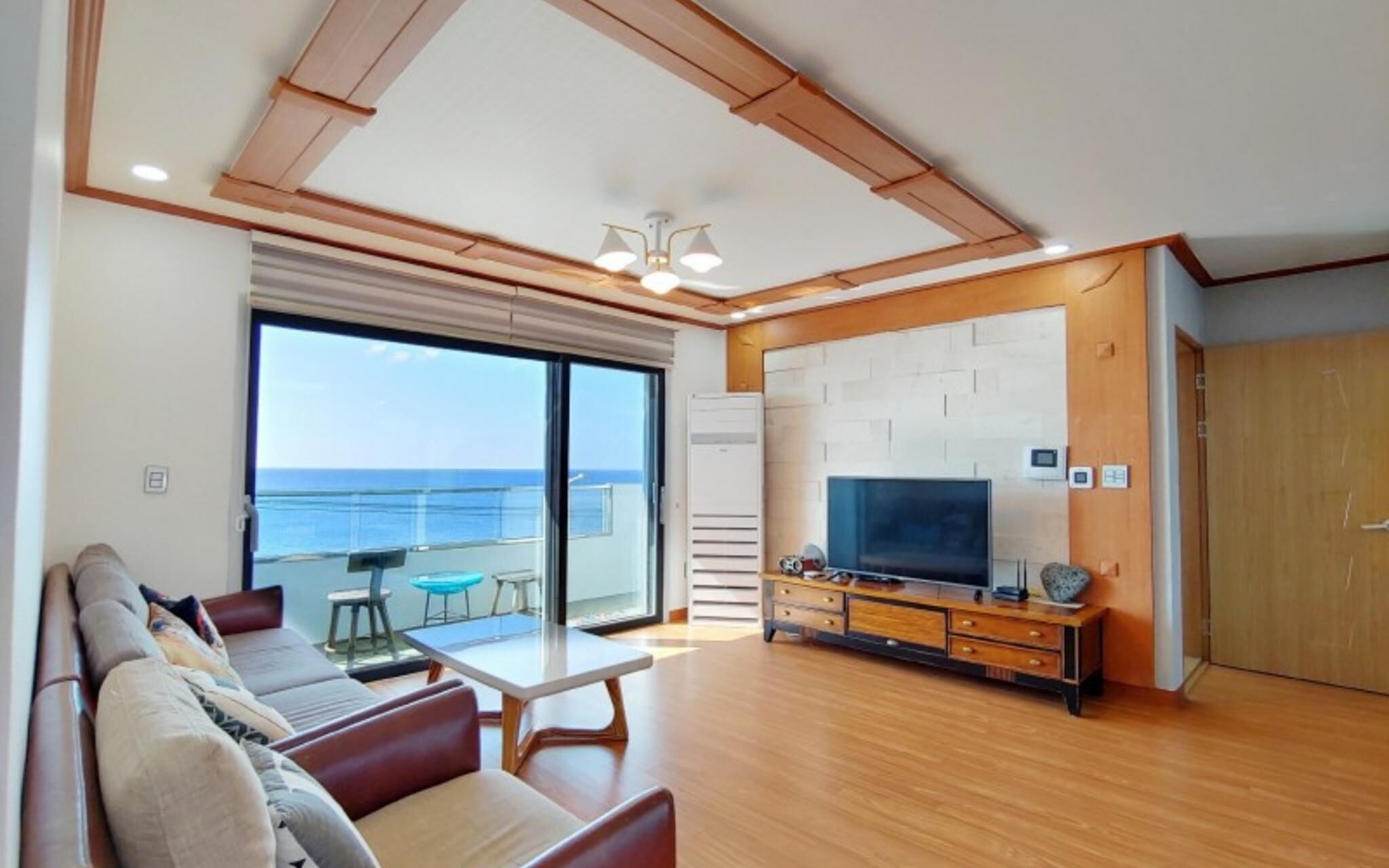 Seogwipo Jijunghae Pool Villa Pension