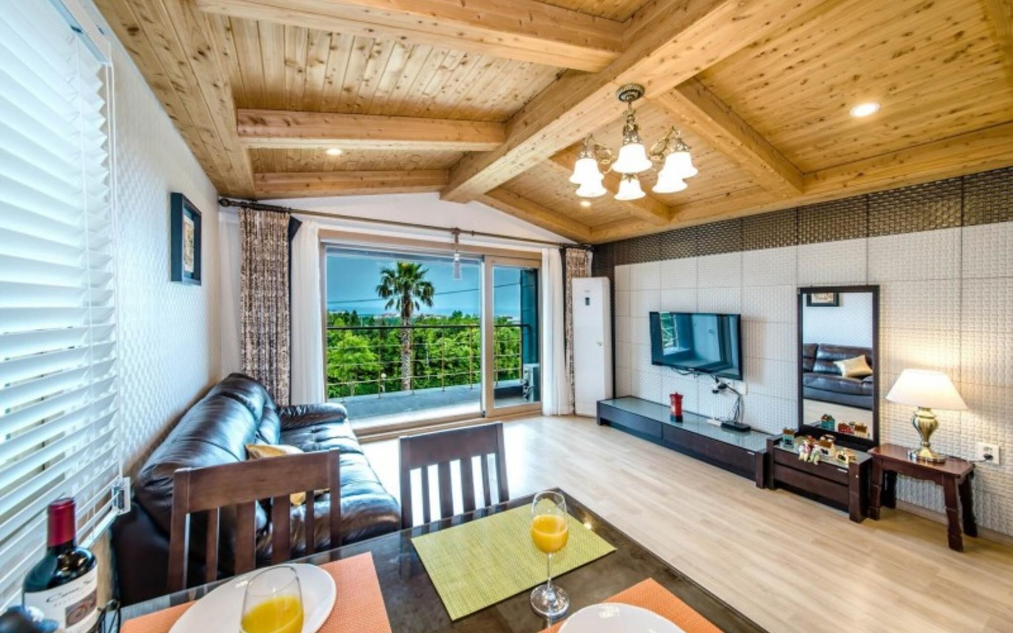 Seogwipo Jungmun Happy Sketch Pension