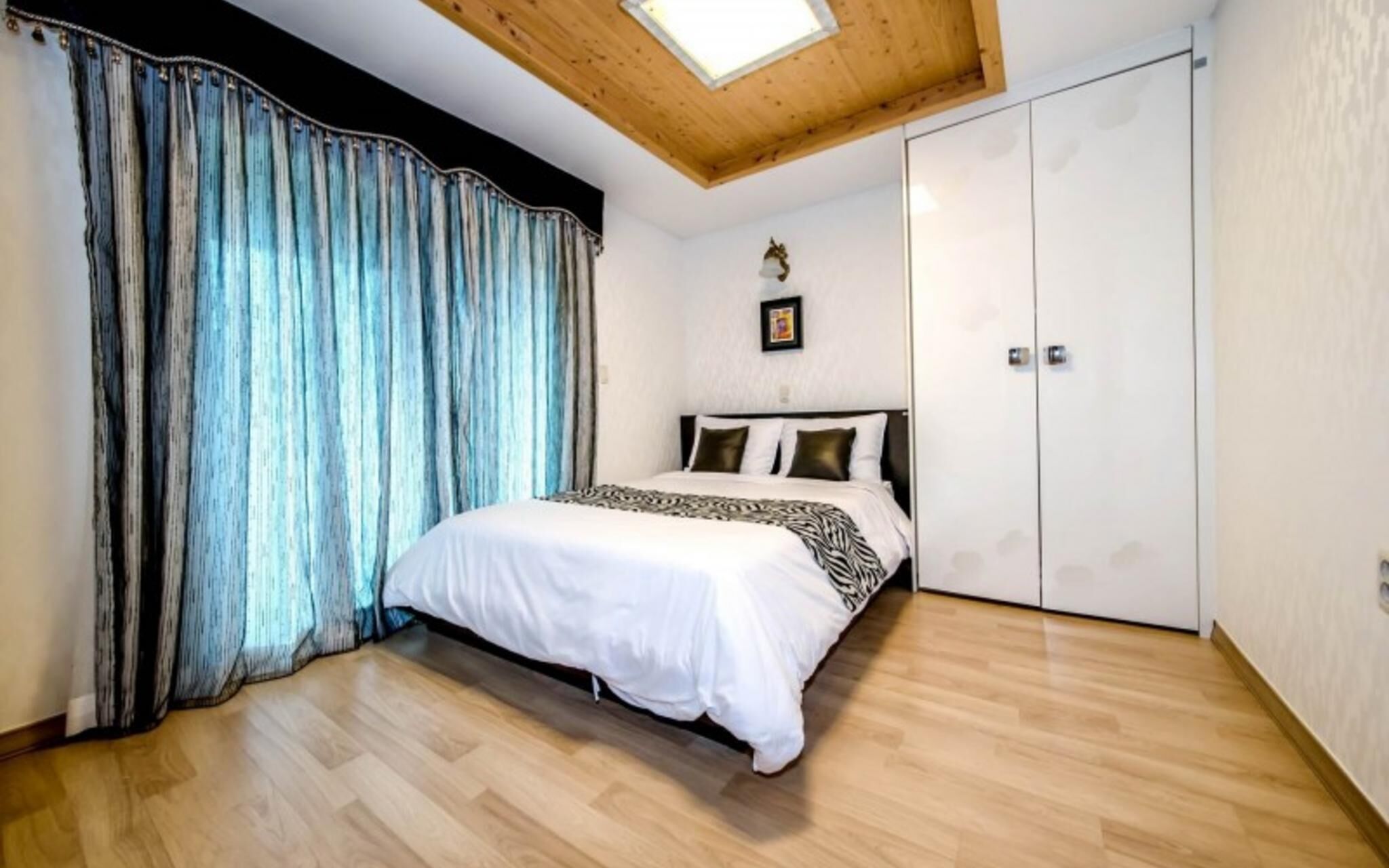 Seogwipo Jungmun Happy Sketch Pension