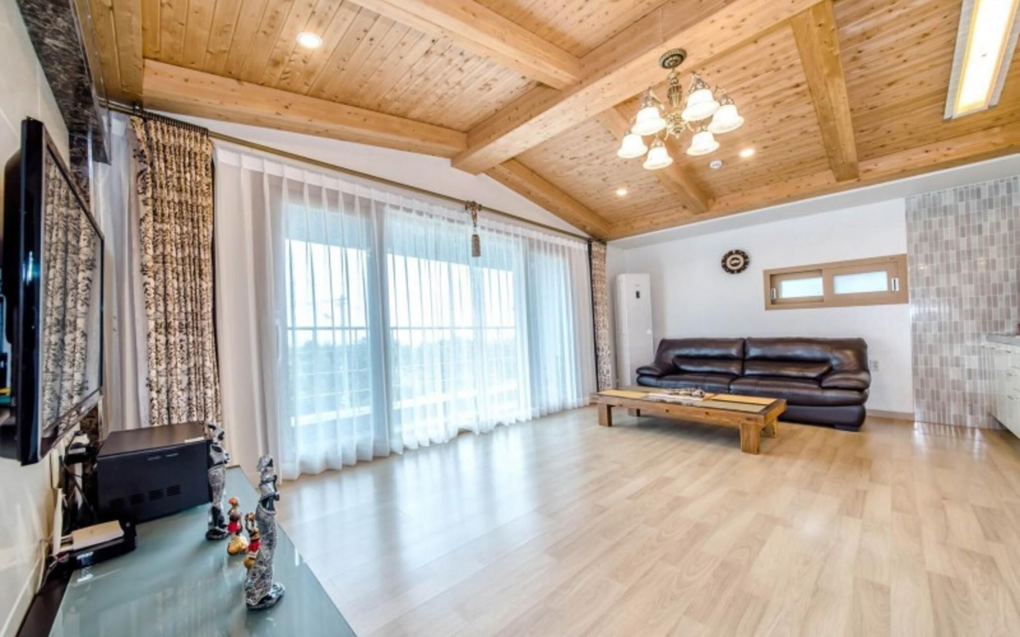 Seogwipo Jungmun Happy Sketch Pension