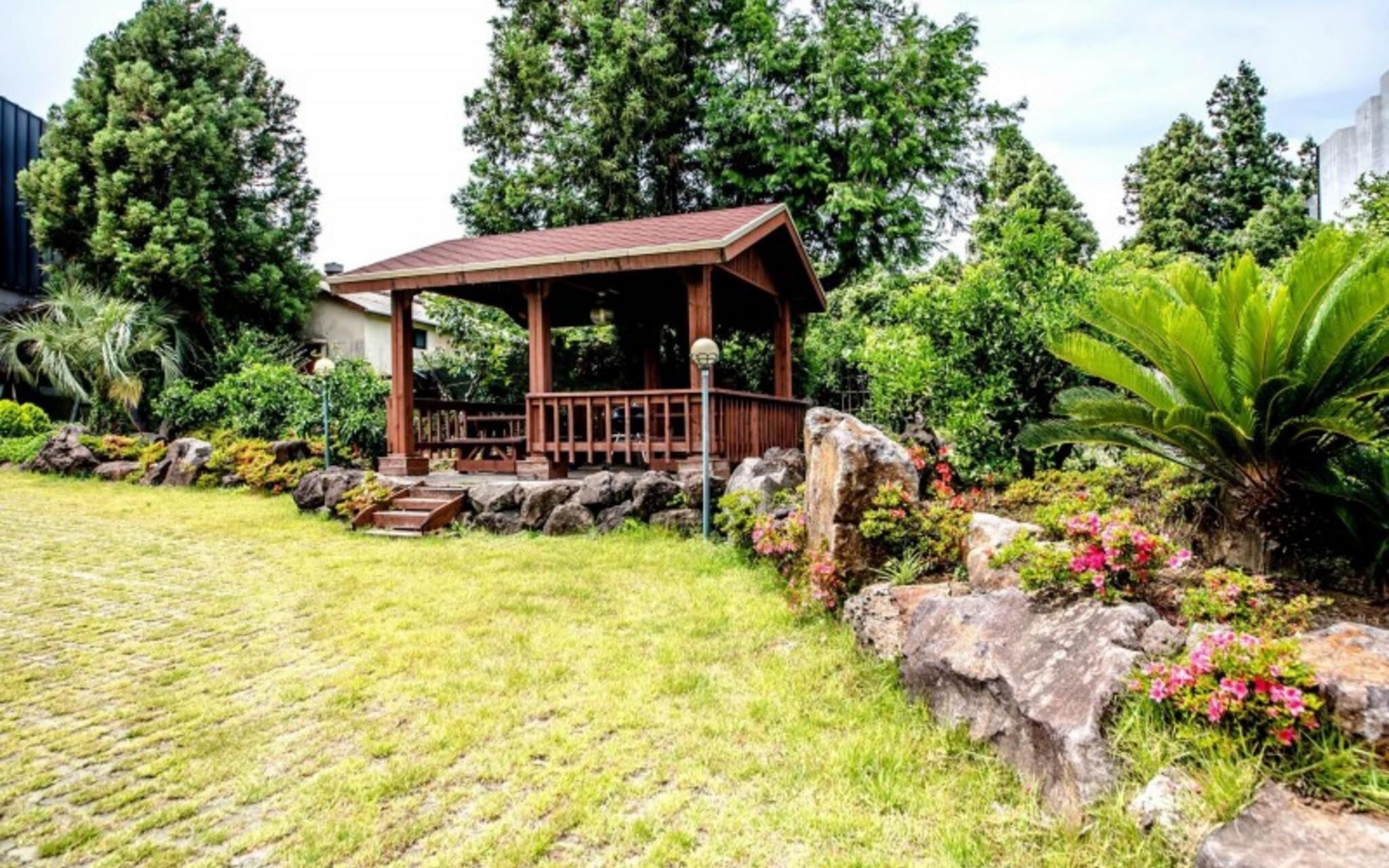 Seogwipo Jungmun Happy Sketch Pension