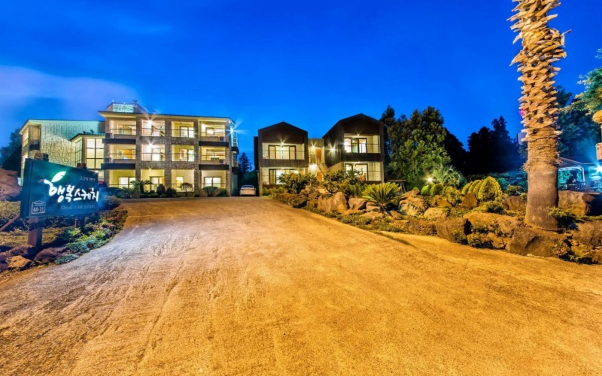 Seogwipo Jungmun Happy Sketch Pension