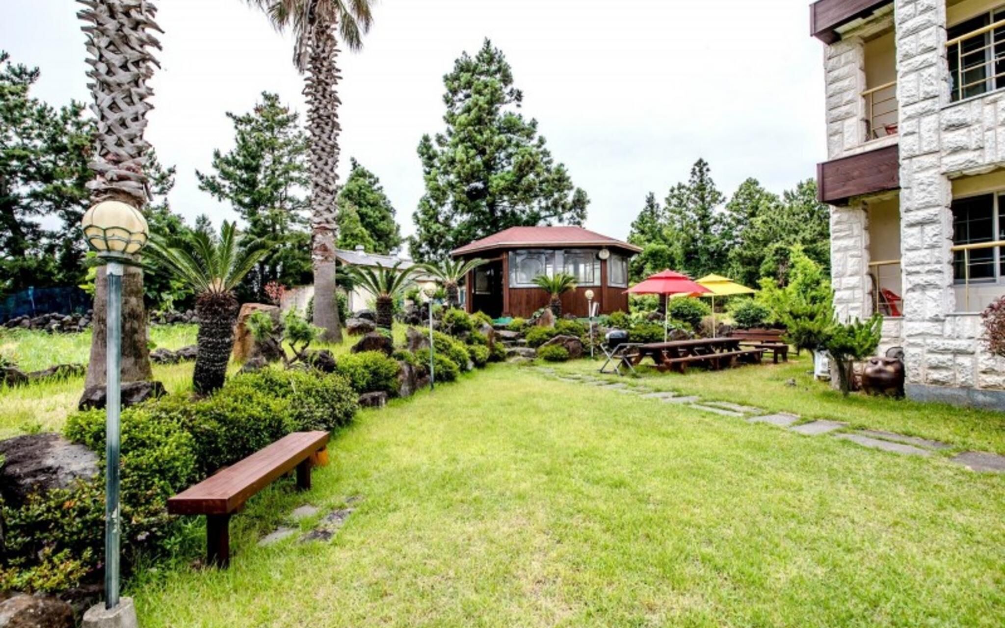 Seogwipo Jungmun Happy Sketch Pension