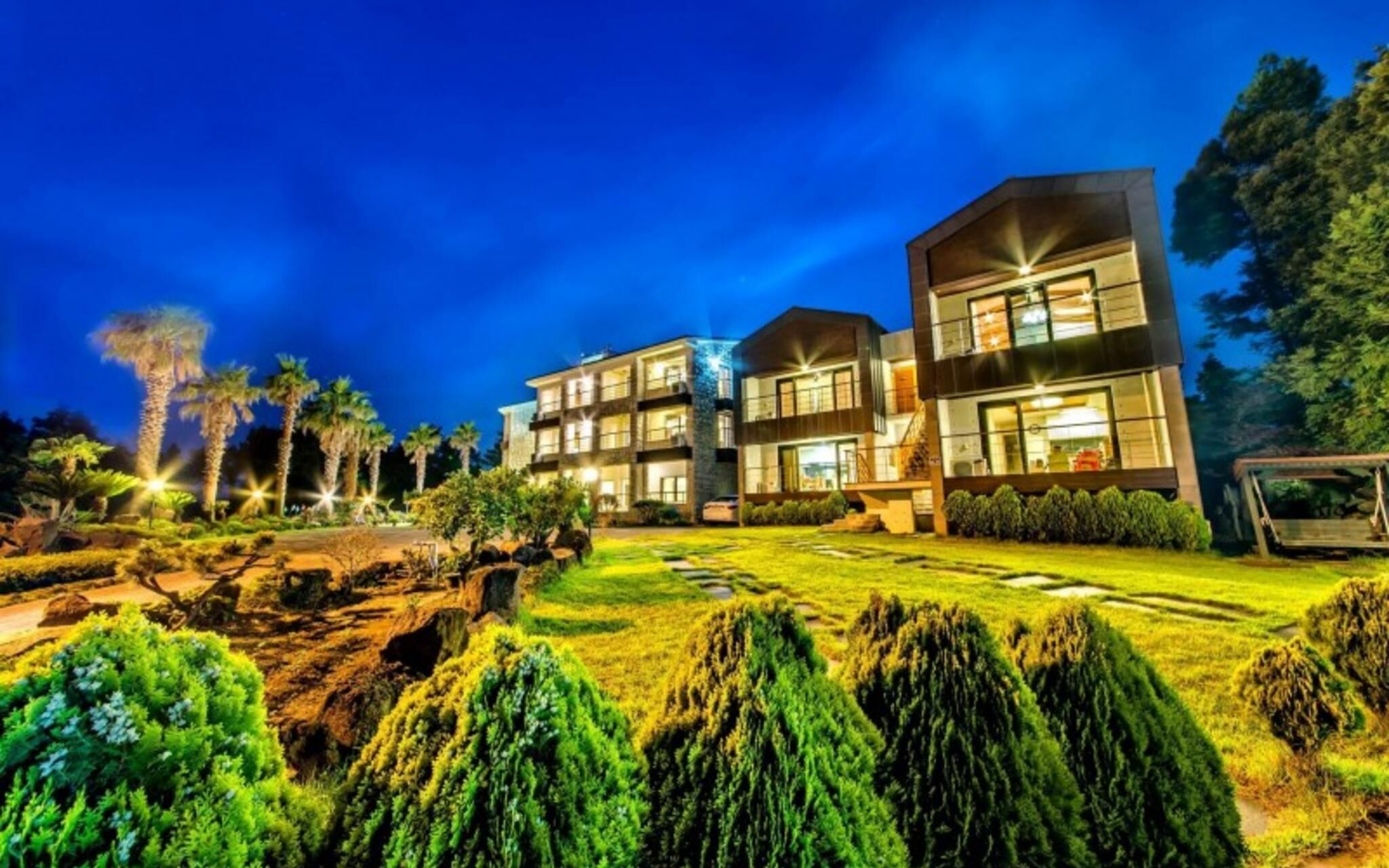 Seogwipo Jungmun Happy Sketch Pension