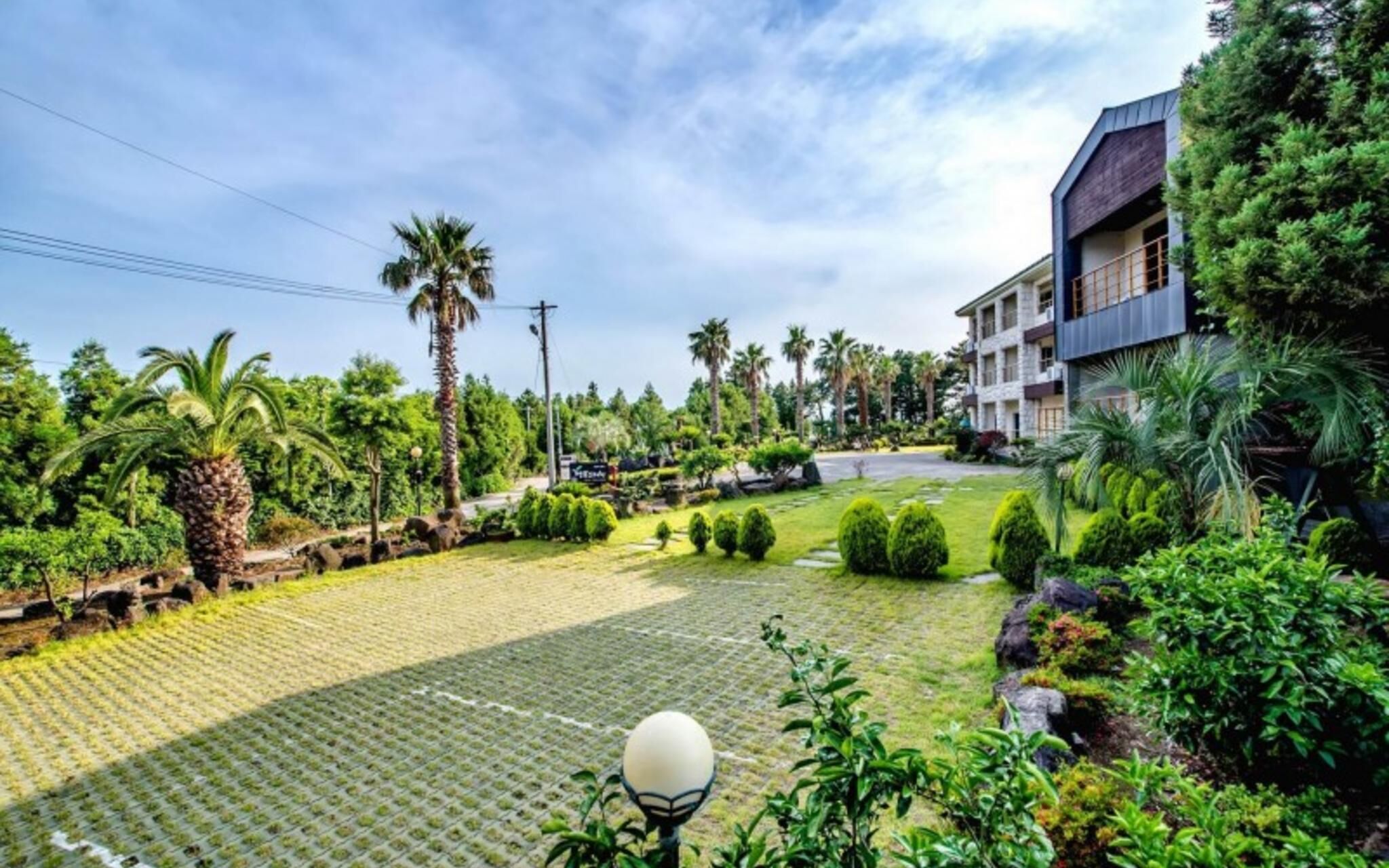 Seogwipo Jungmun Happy Sketch Pension