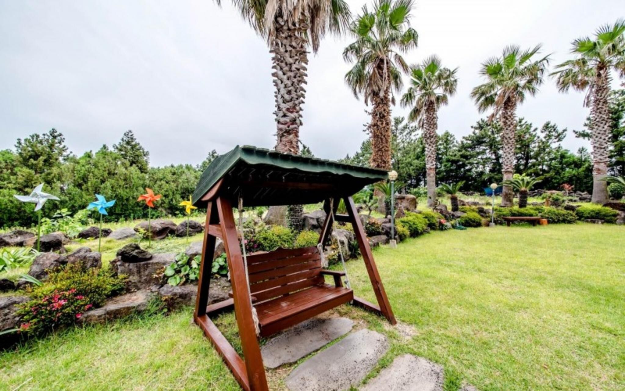 Seogwipo Jungmun Happy Sketch Pension