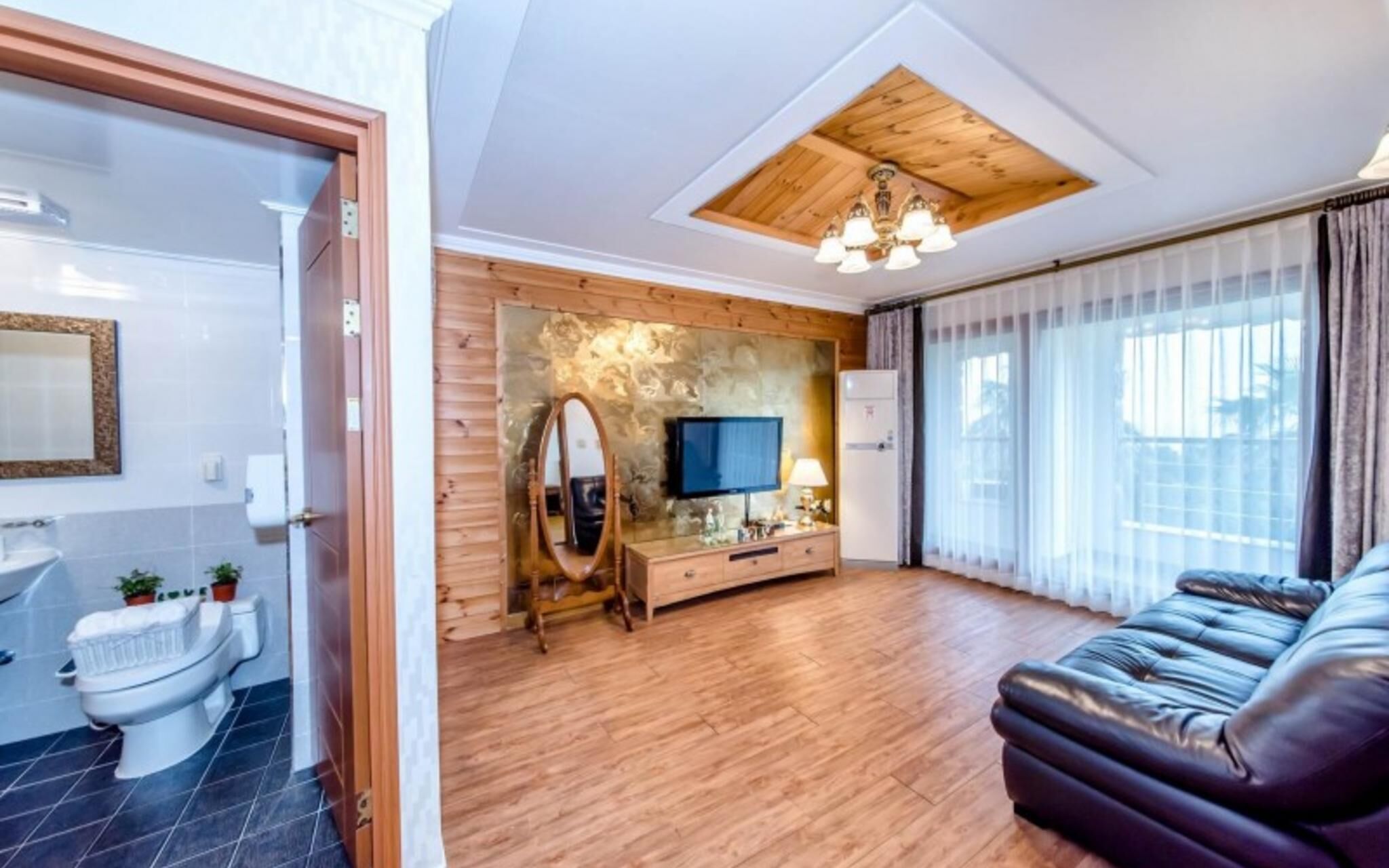 Seogwipo Jungmun Happy Sketch Pension