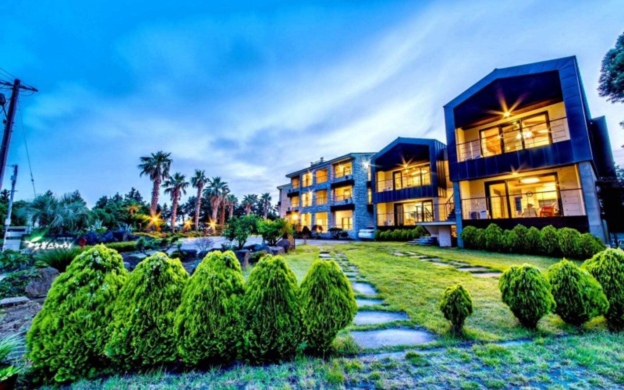 Seogwipo Jungmun Happy Sketch Pension