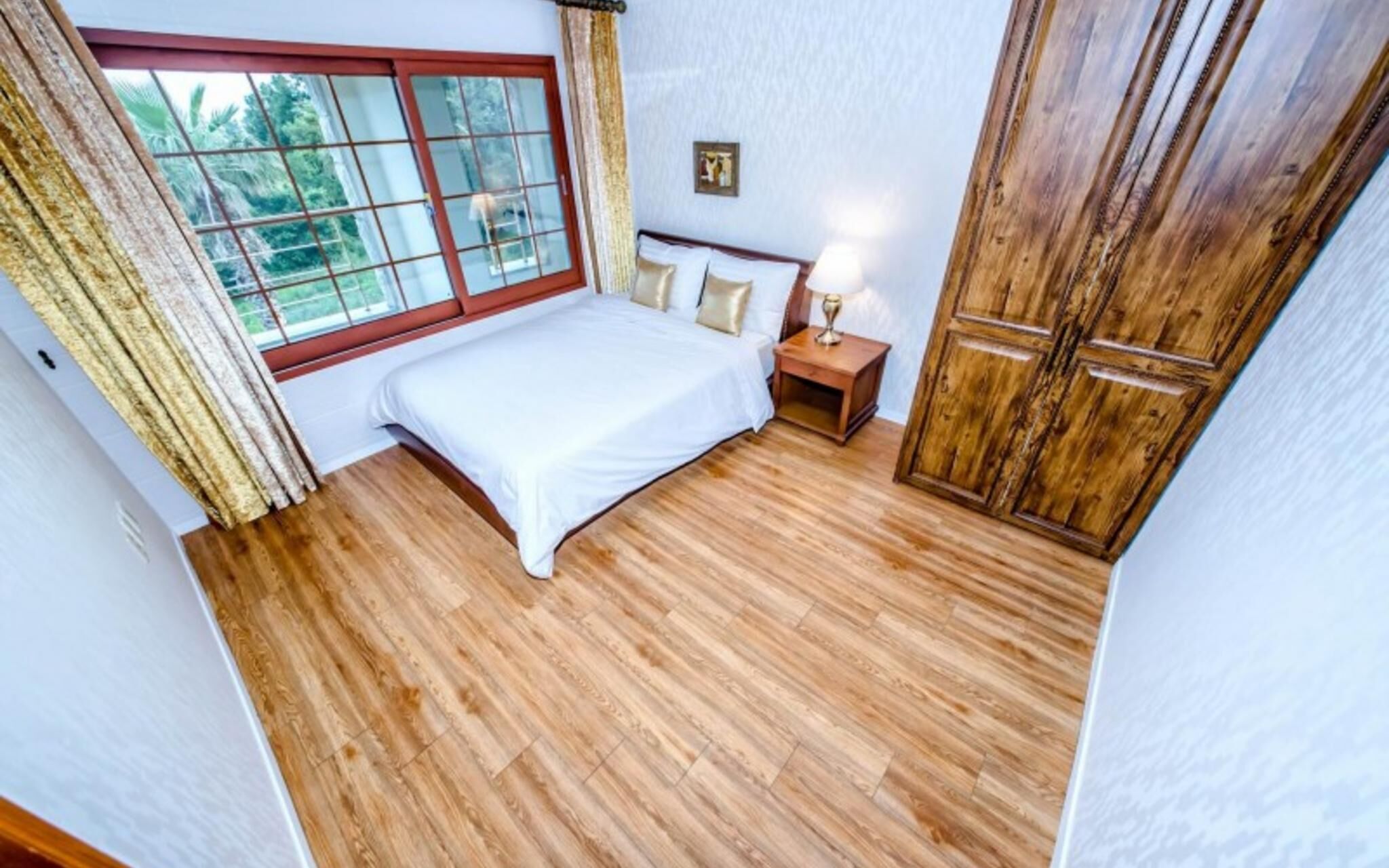 Seogwipo Jungmun Happy Sketch Pension