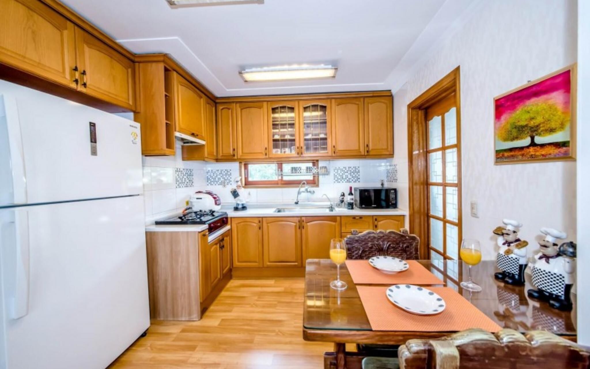 Seogwipo Jungmun Happy Sketch Pension
