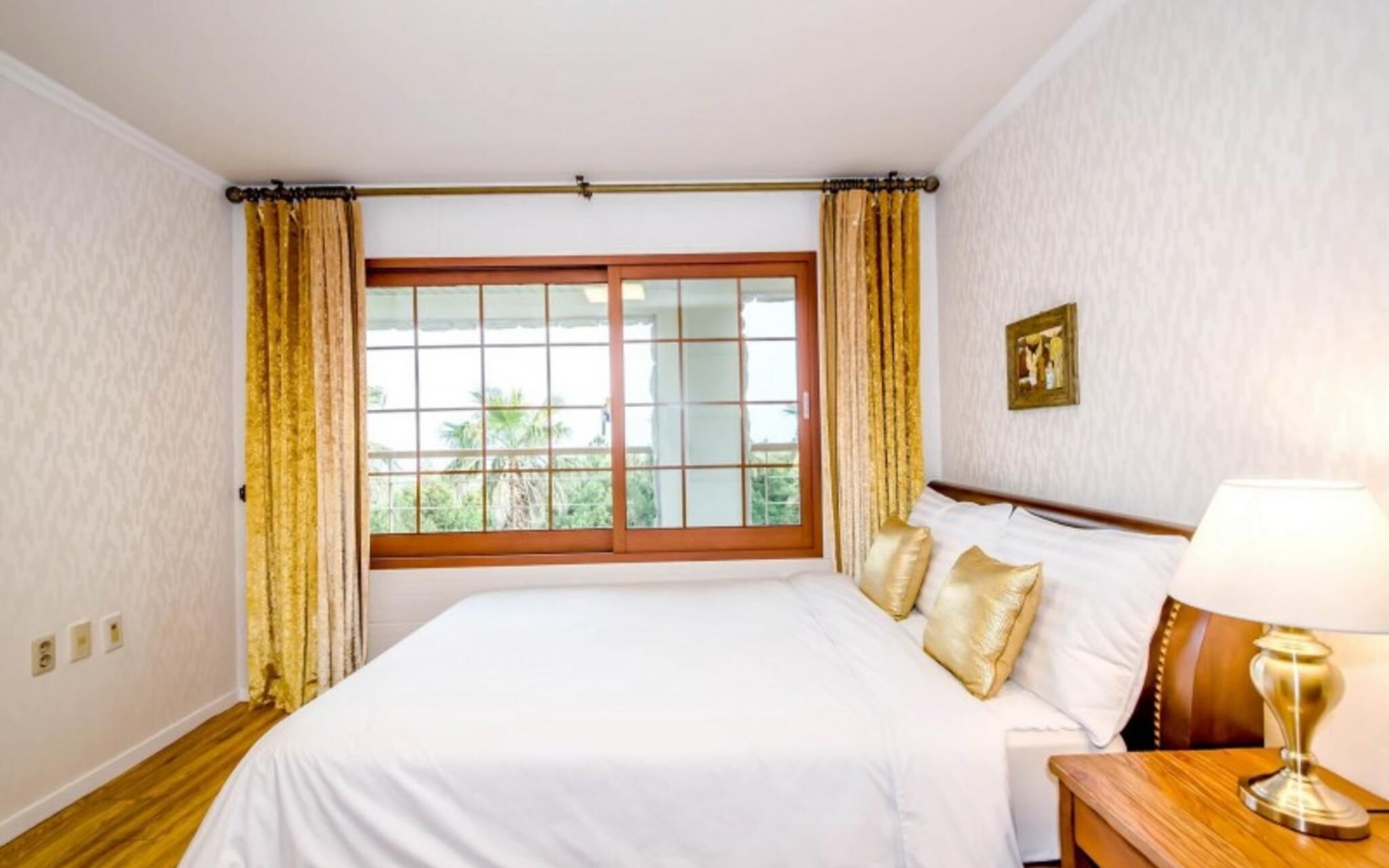 Seogwipo Jungmun Happy Sketch Pension