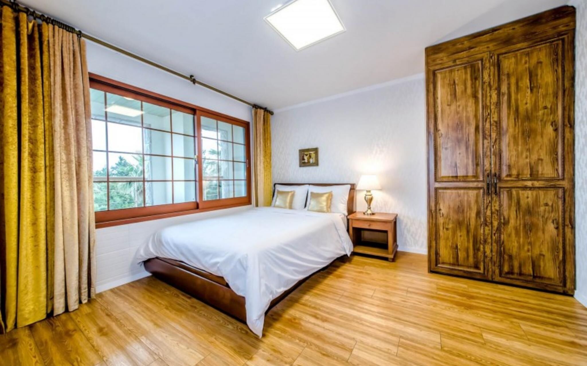 Seogwipo Jungmun Happy Sketch Pension