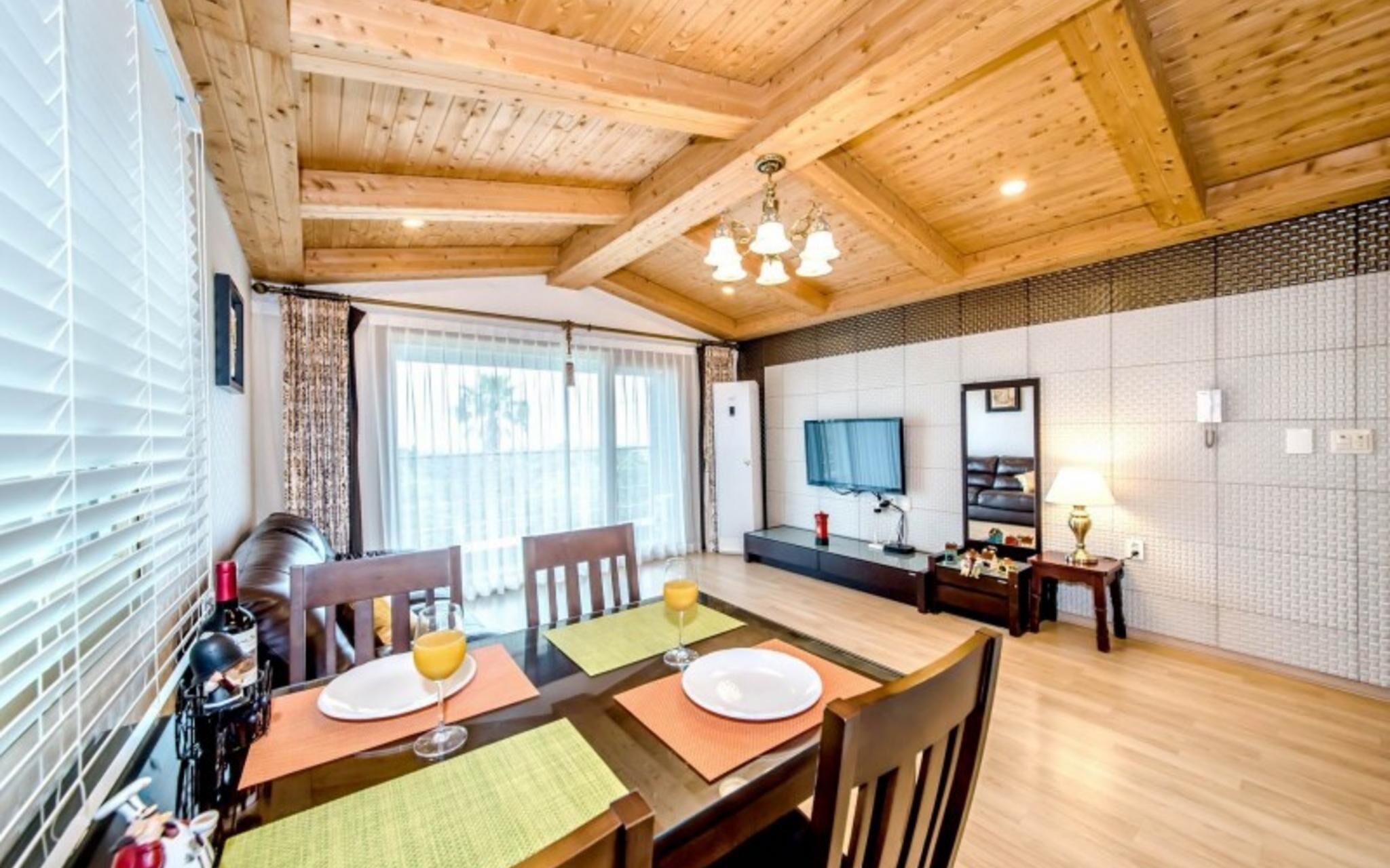 Seogwipo Jungmun Happy Sketch Pension