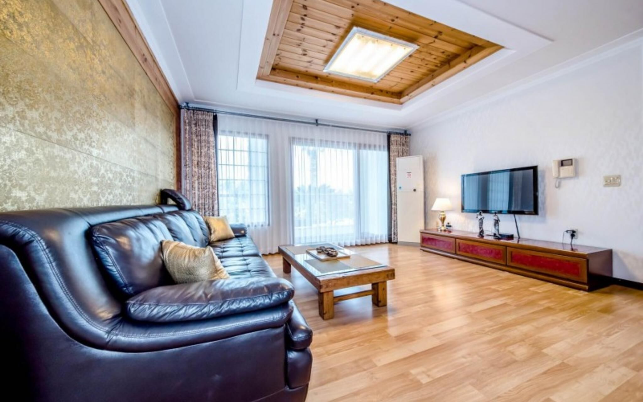 Seogwipo Jungmun Happy Sketch Pension