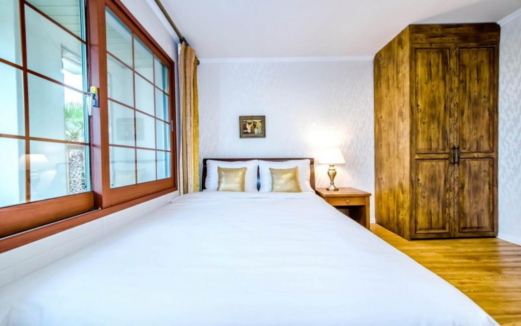 Seogwipo Jungmun Happy Sketch Pension