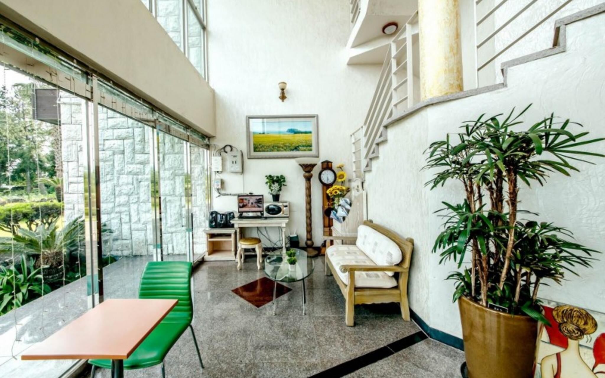 Seogwipo Jungmun Happy Sketch Pension