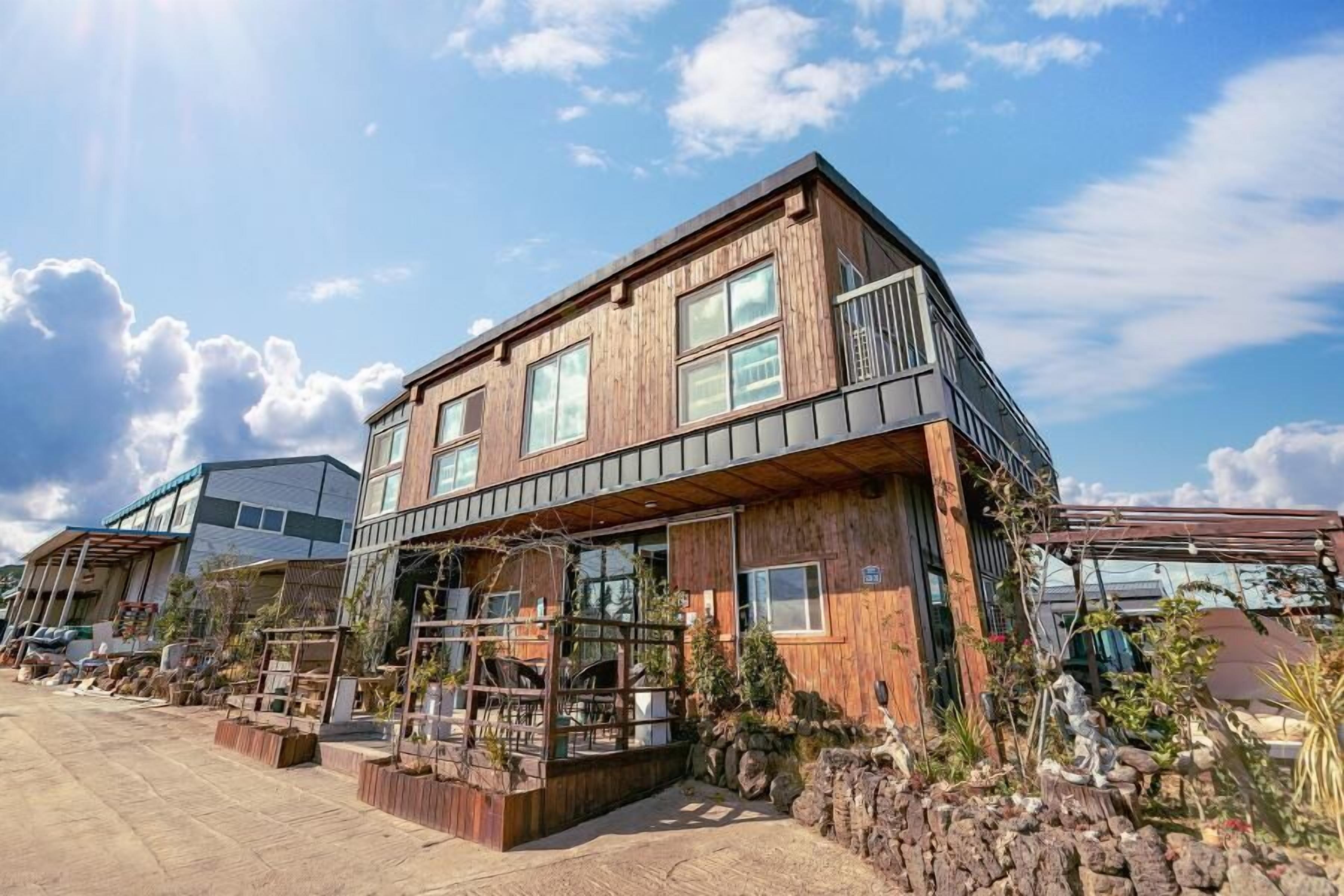 Seogwipo Unyeong Pension