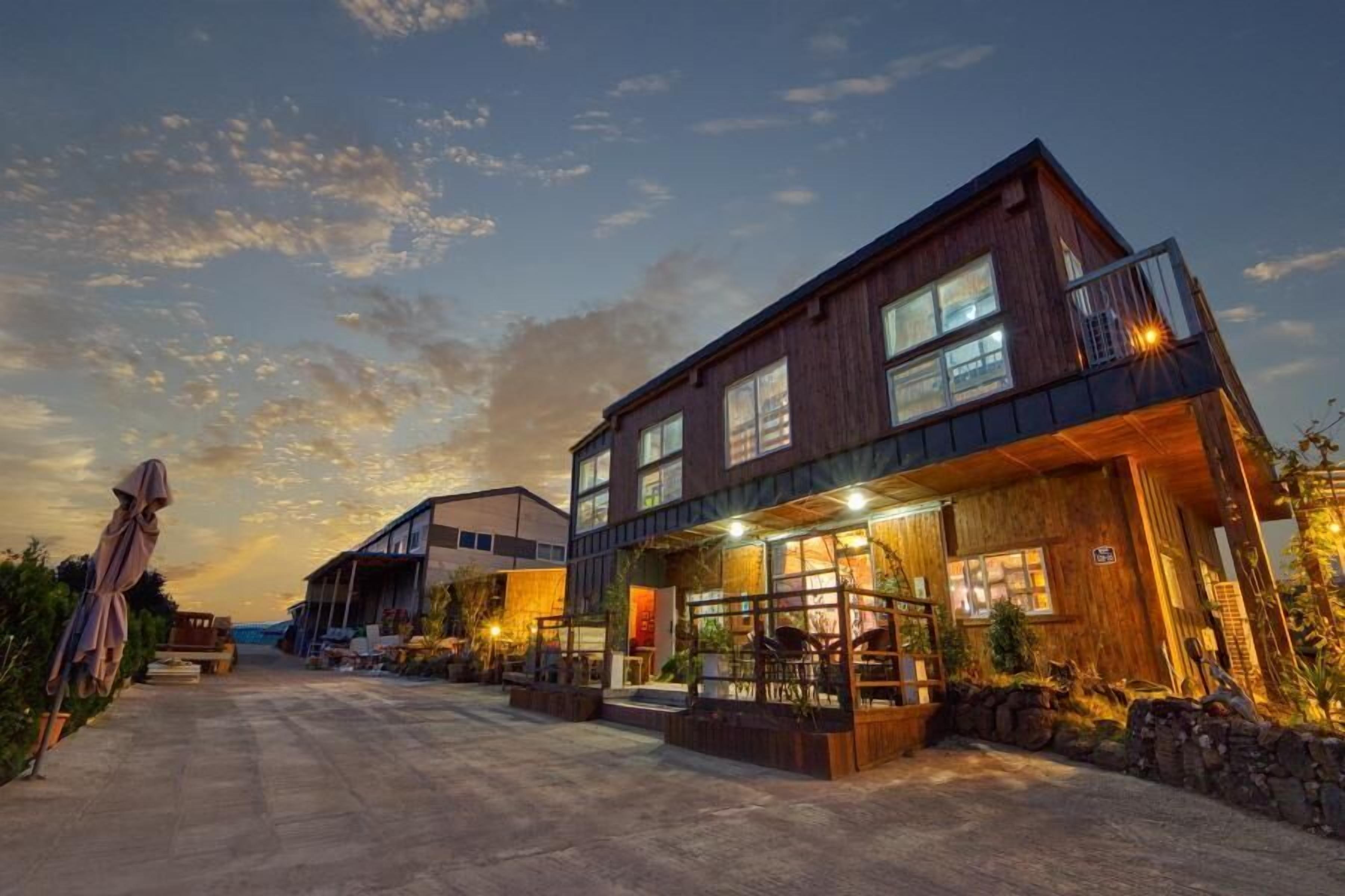Seogwipo Unyeong Pension