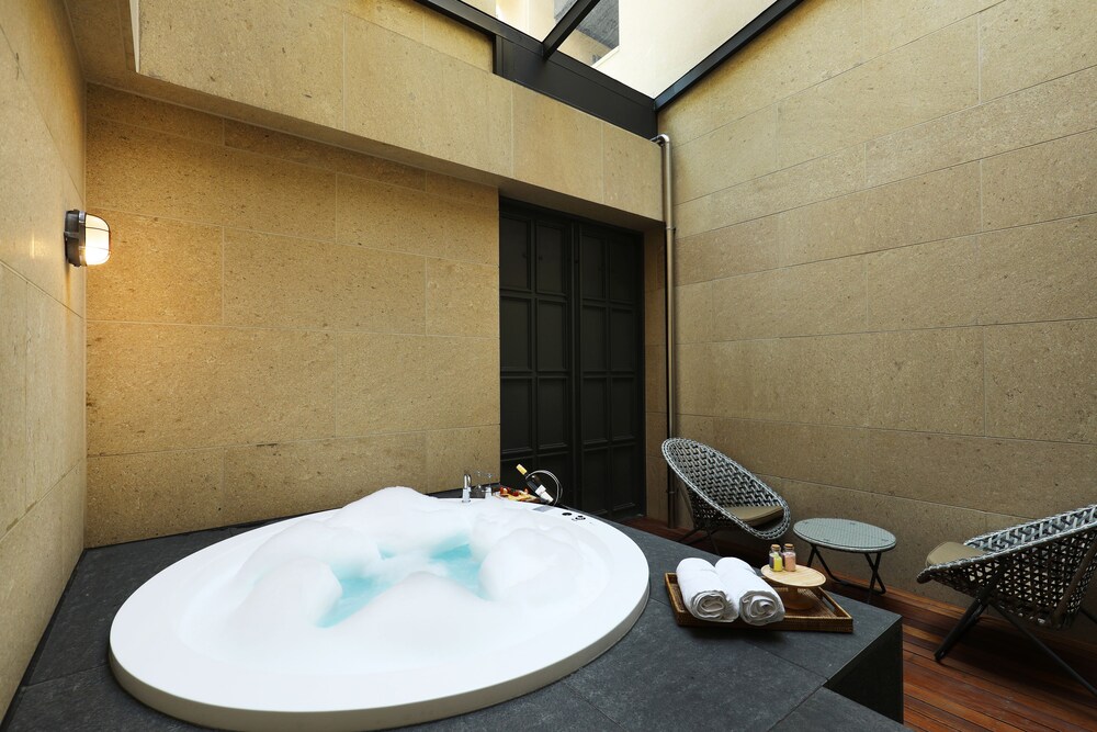 Kynd Hotel