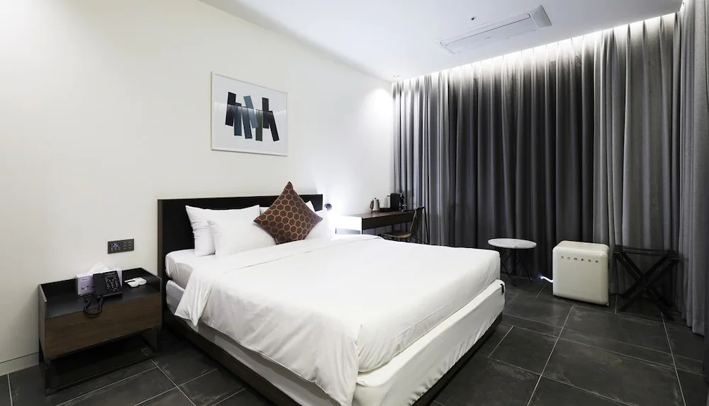Kynd Hotel