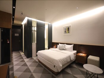 Kynd Hotel