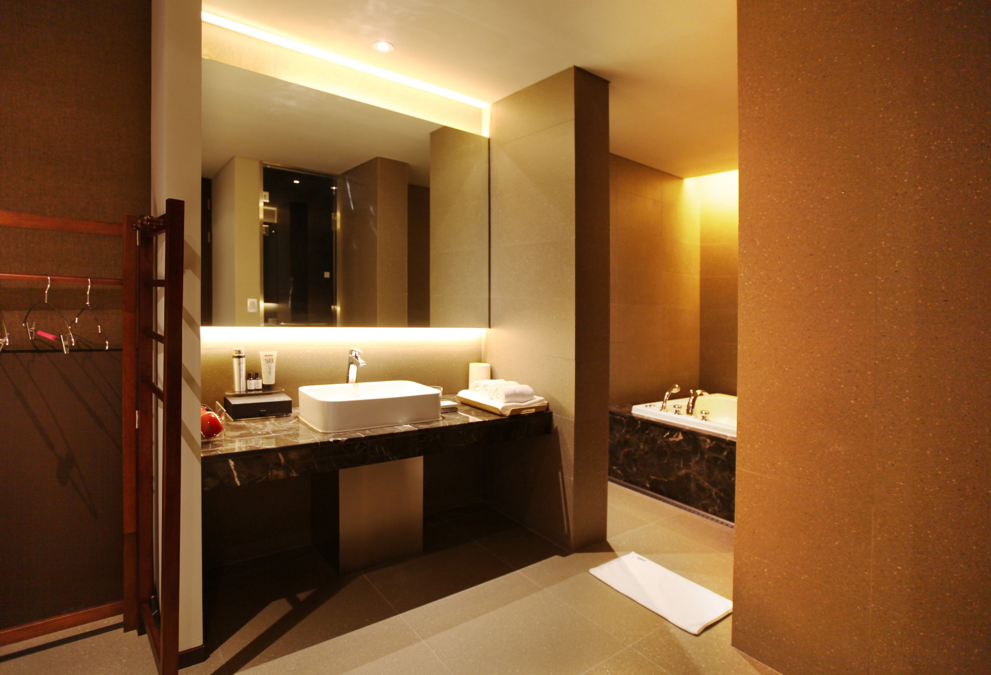 Vine Hotel
