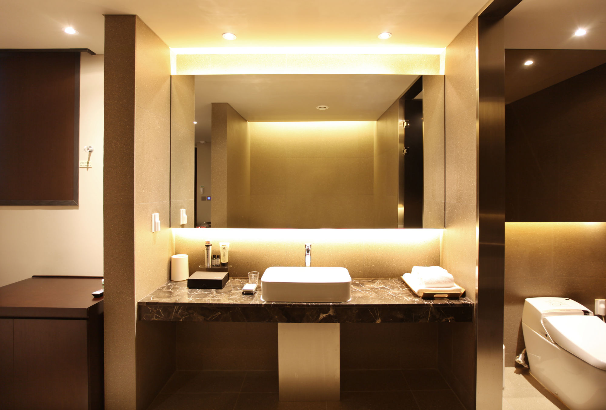 Vine Hotel
