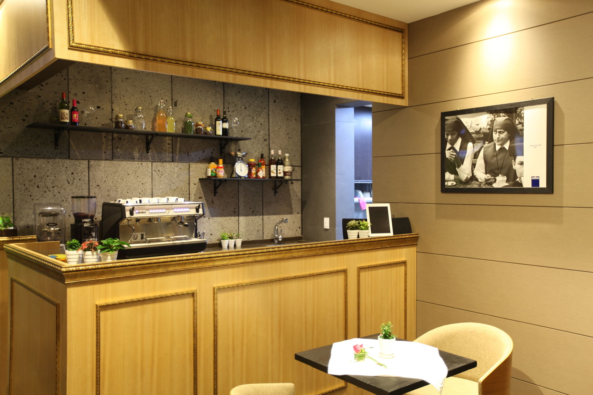 Vine Hotel