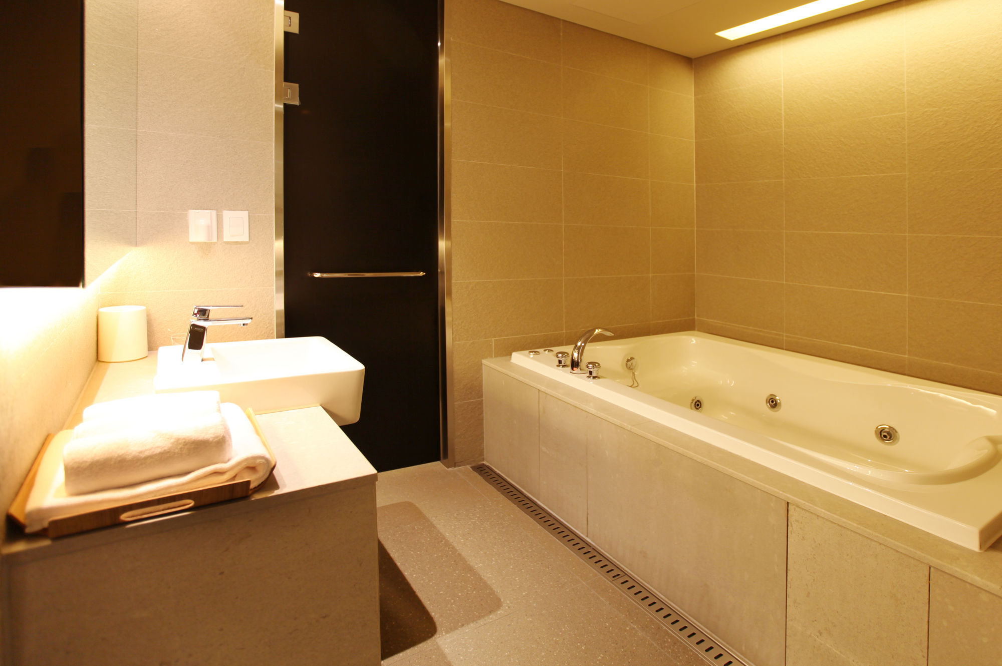 Vine Hotel