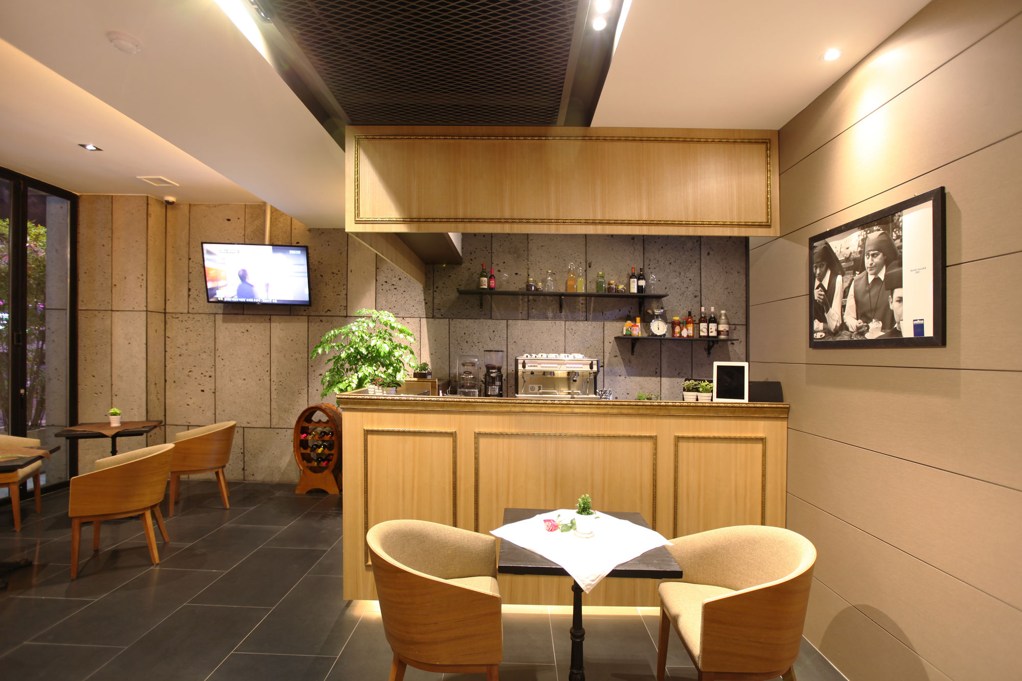 Vine Hotel