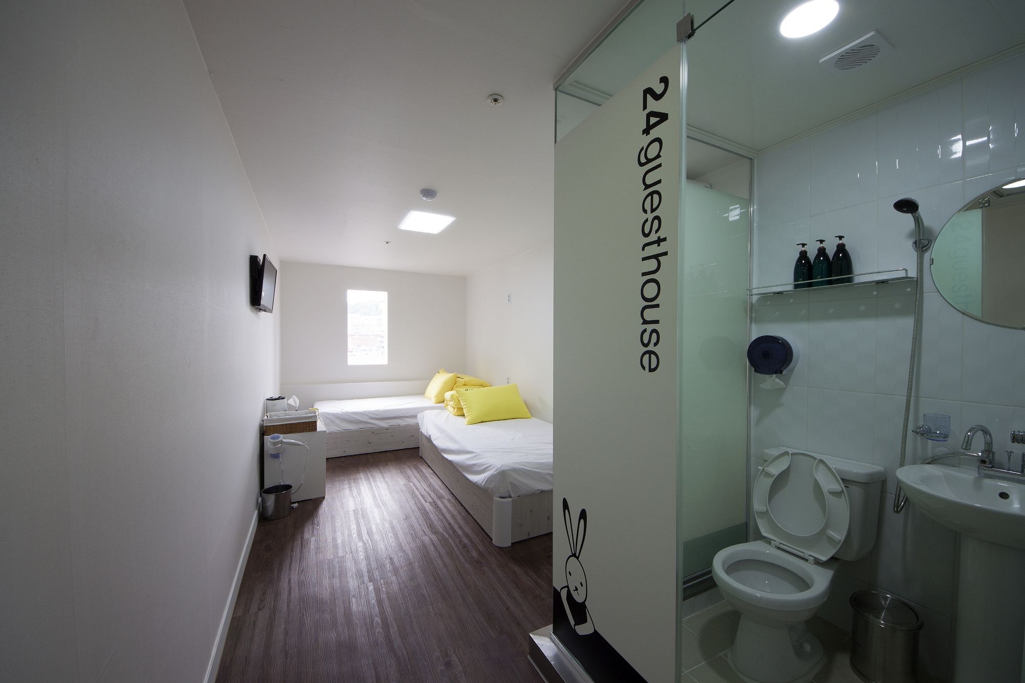 24 Guesthouse Myeongdong Town