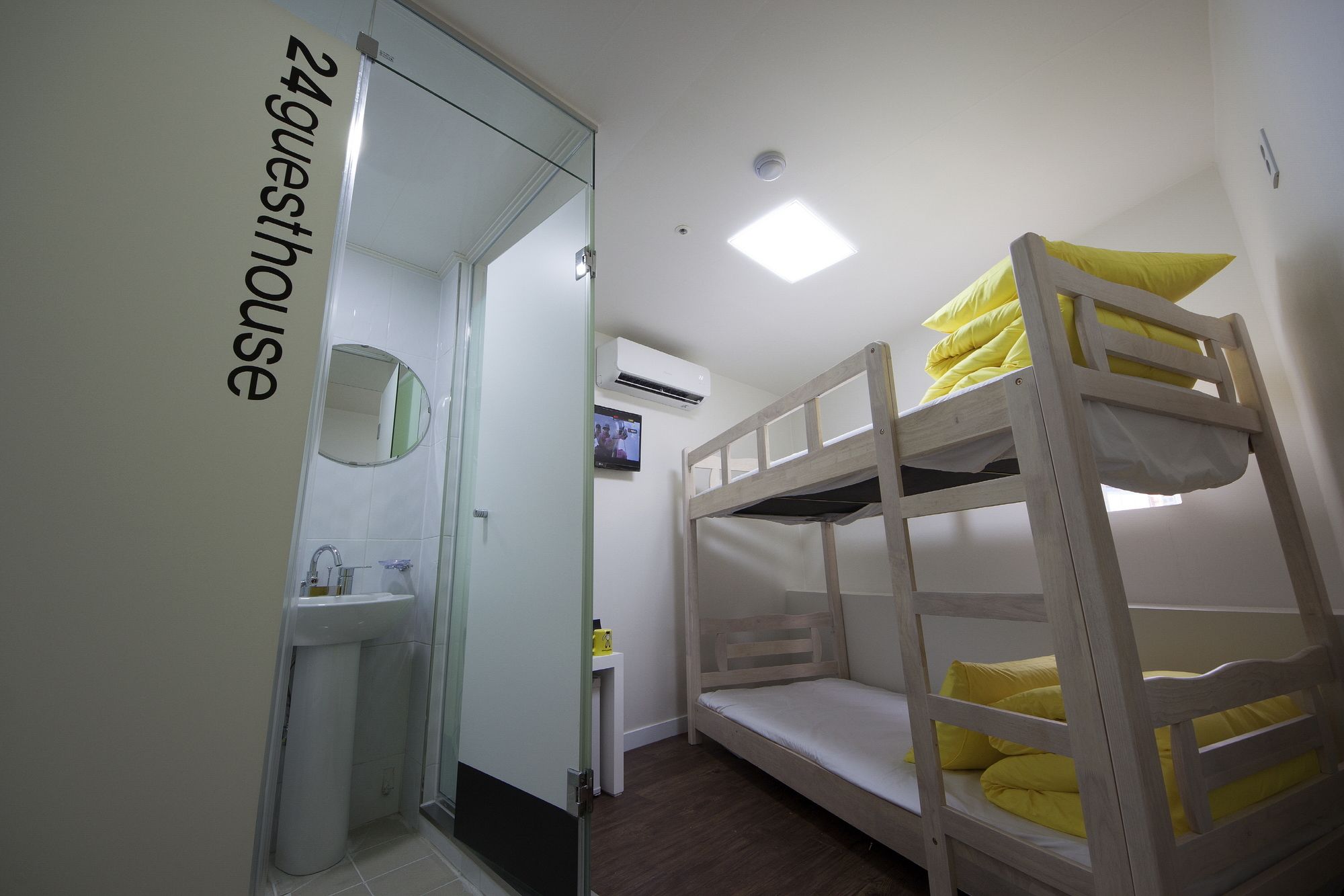24 Guesthouse Myeongdong Town