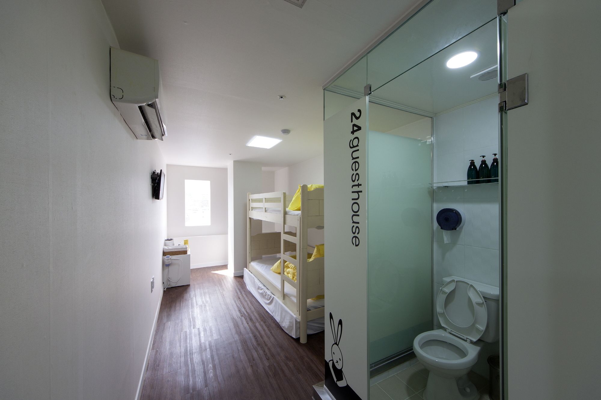 24 Guesthouse Myeongdong Town