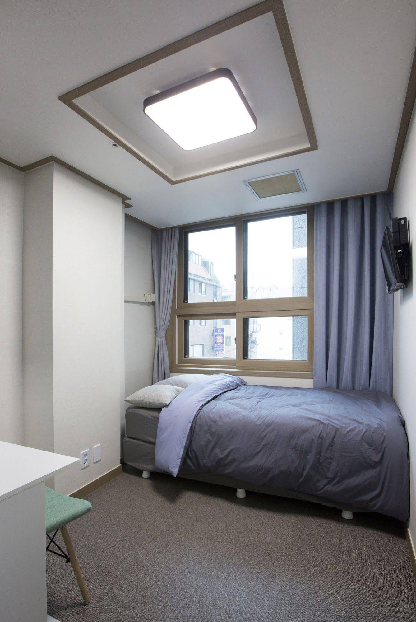 24 Guesthouse Sinchon