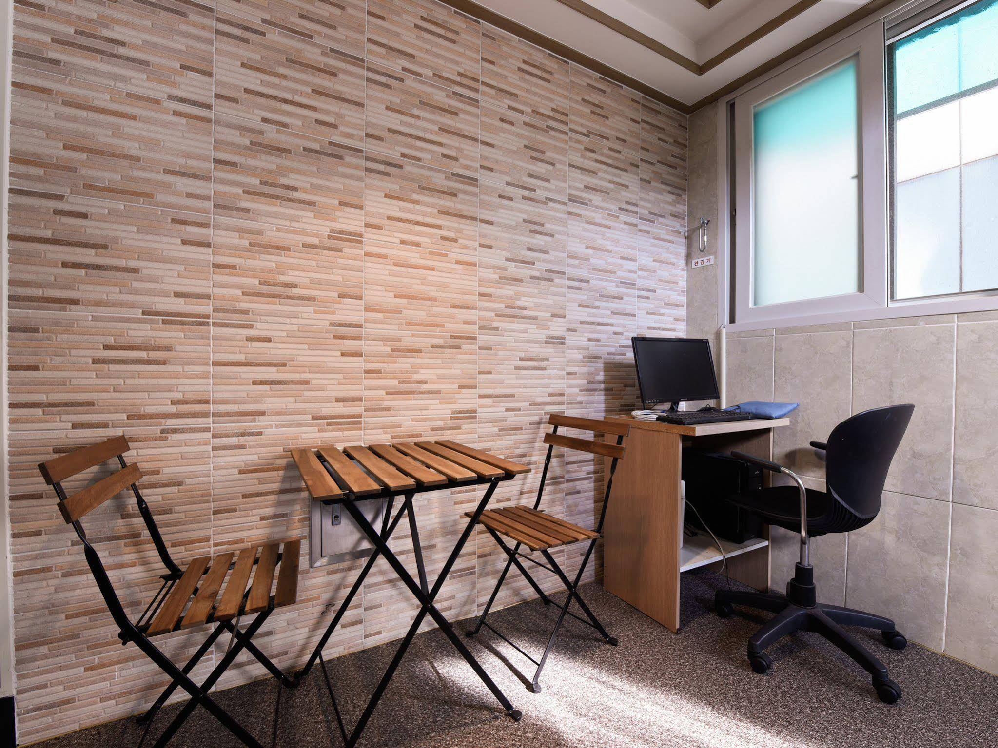 24 Guesthouse Sinchon