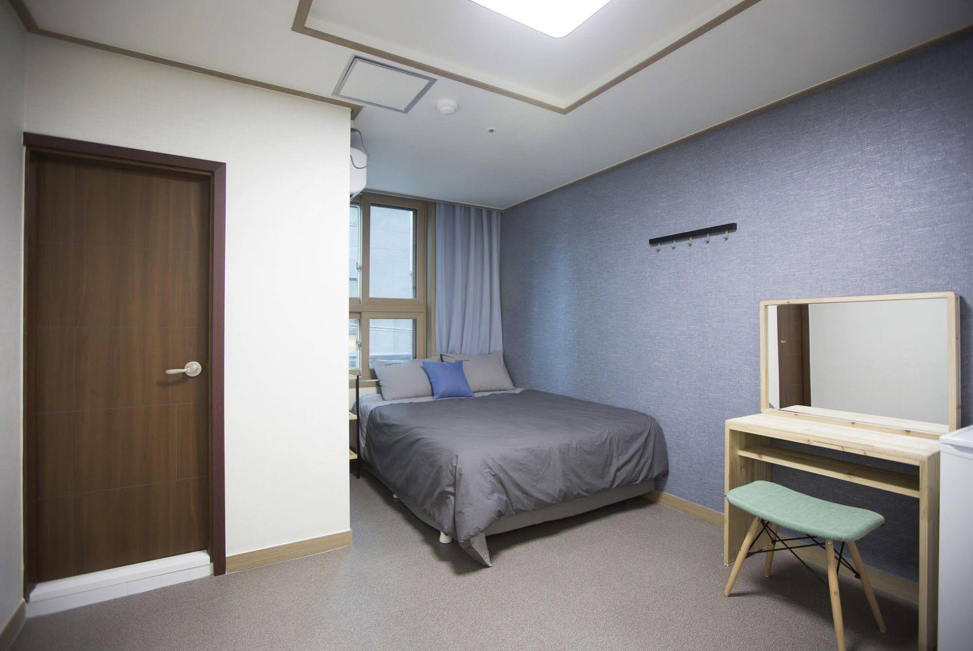 24 Guesthouse Sinchon