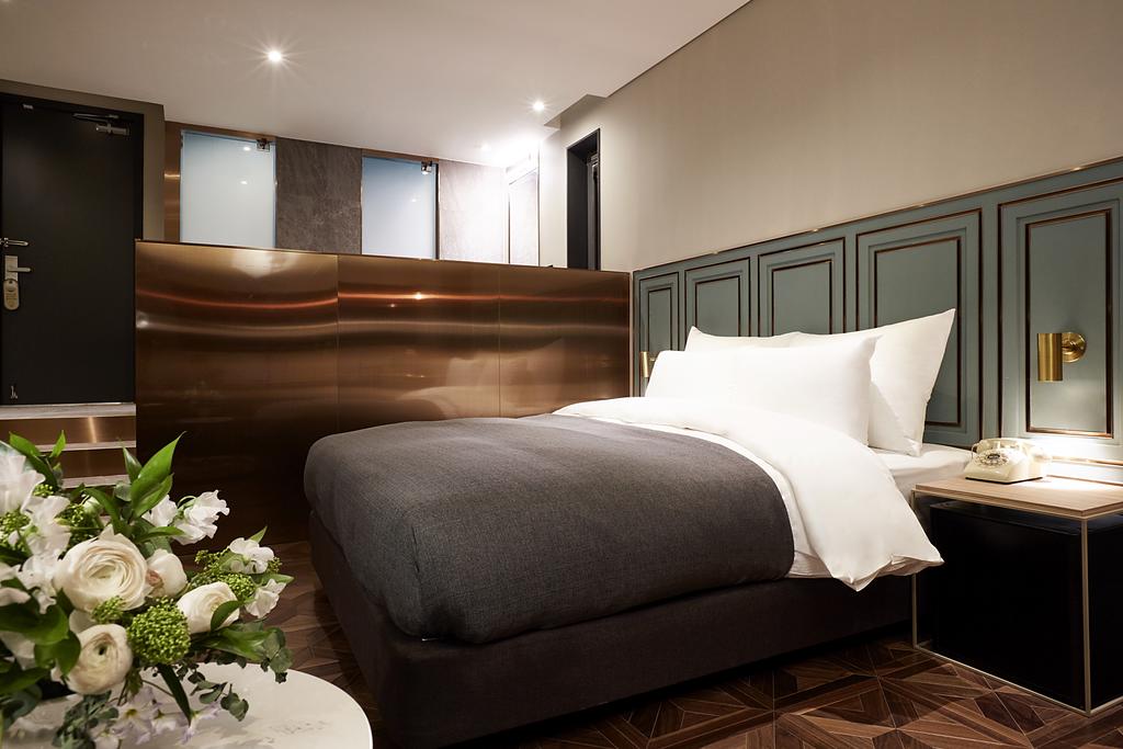 9 Brick Hotel