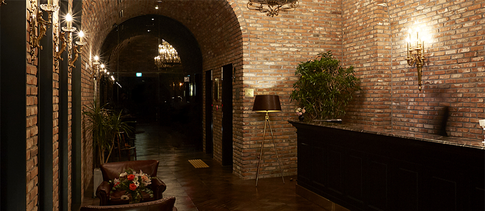 9 Brick Hotel
