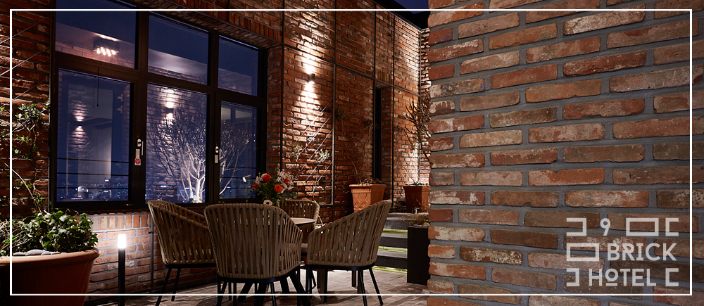 9 Brick Hotel