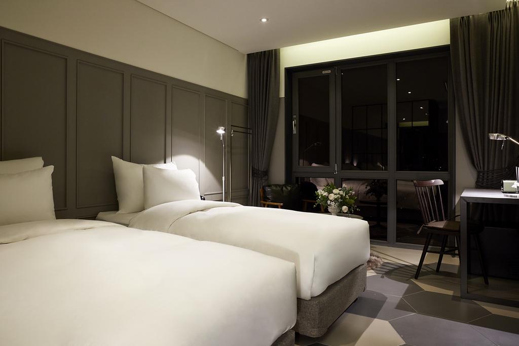 9 Brick Hotel