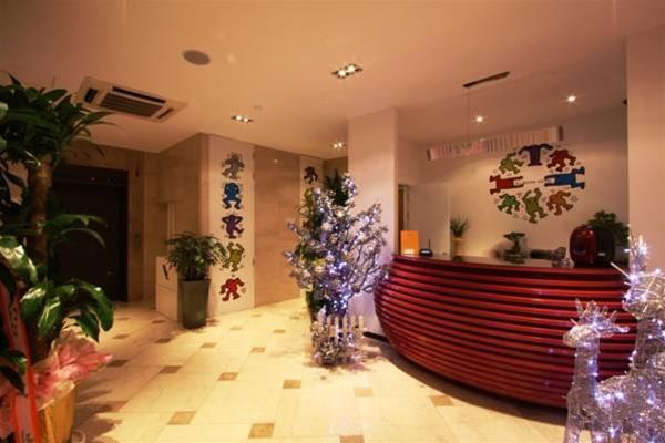 At Noon Hotel Sinchon