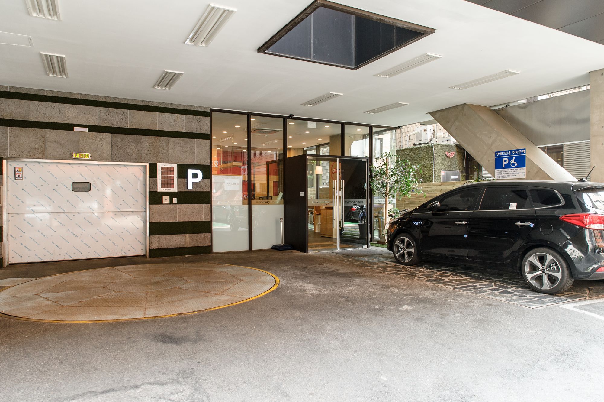 Blooming House Serviced Residence