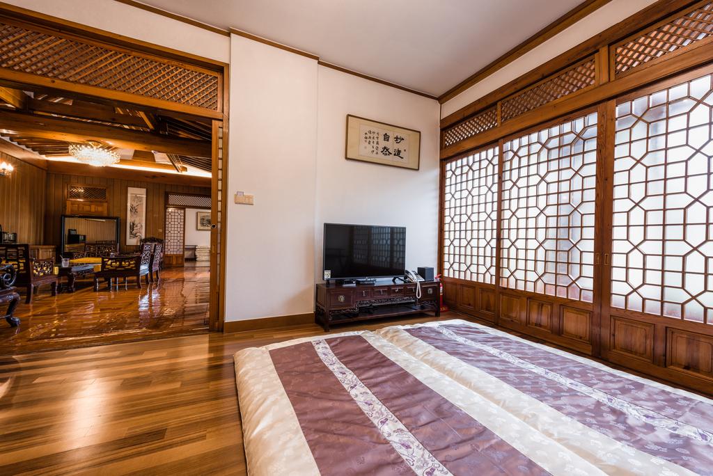 Bonum 1957 Hanok Stay and Hotel