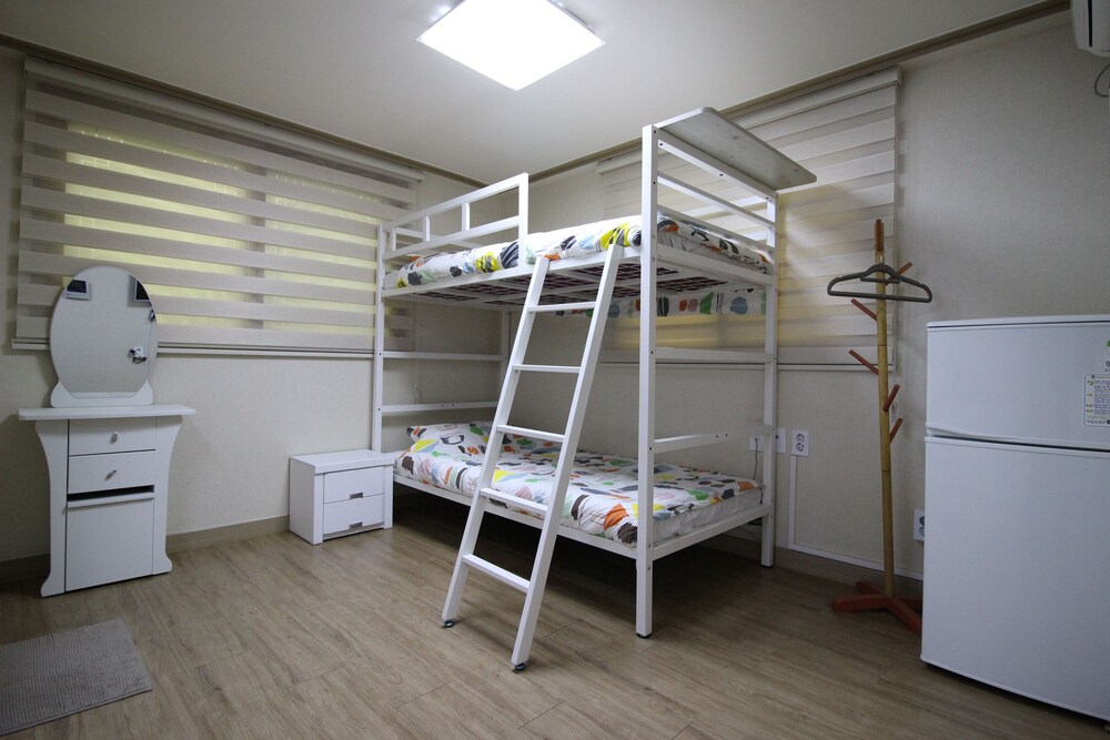 Bunk Guesthouse-Hostel2