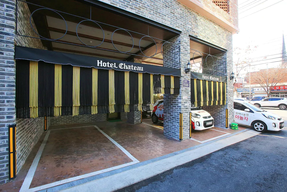 Chateau Hotel