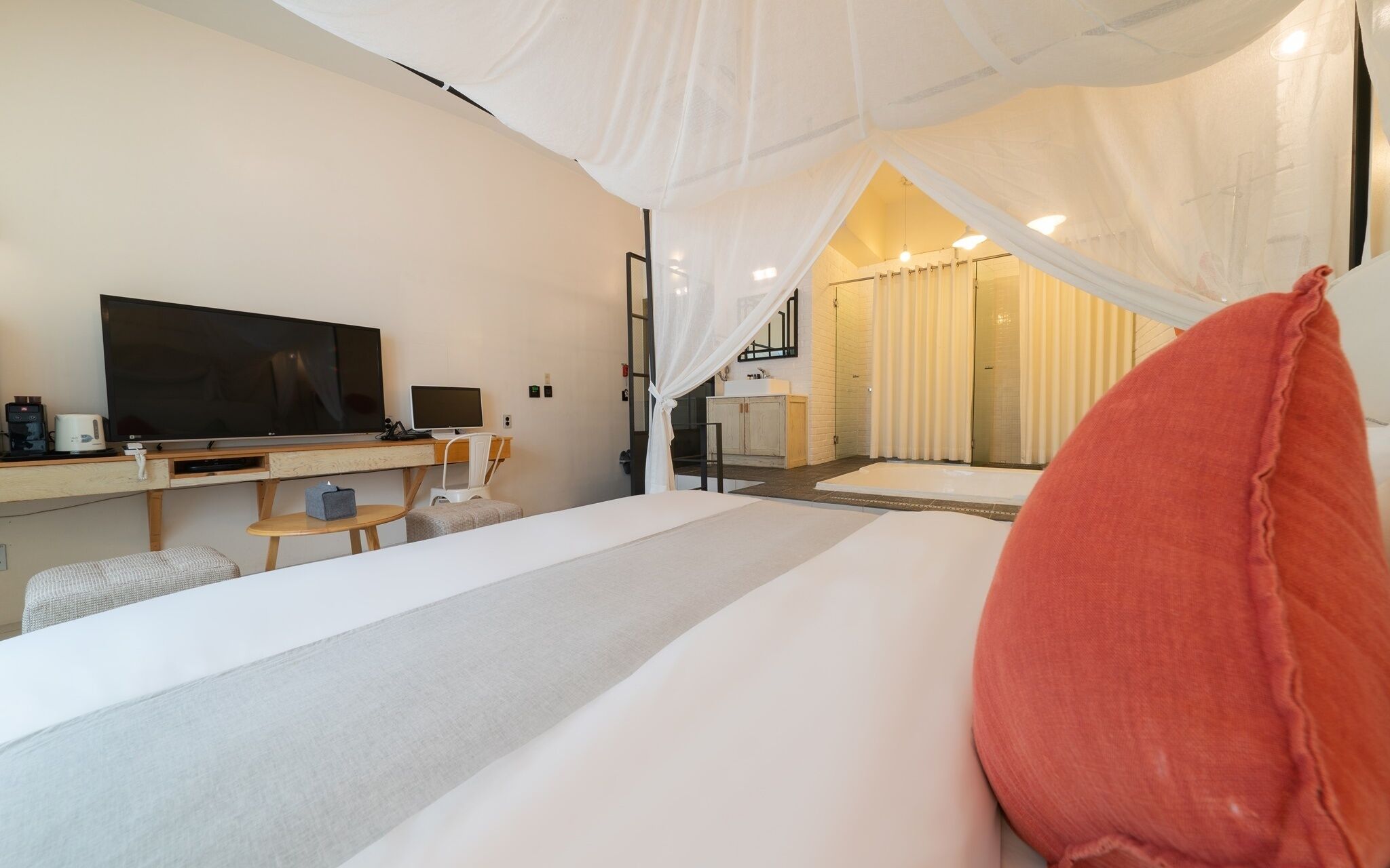 Cheonho Hotel August